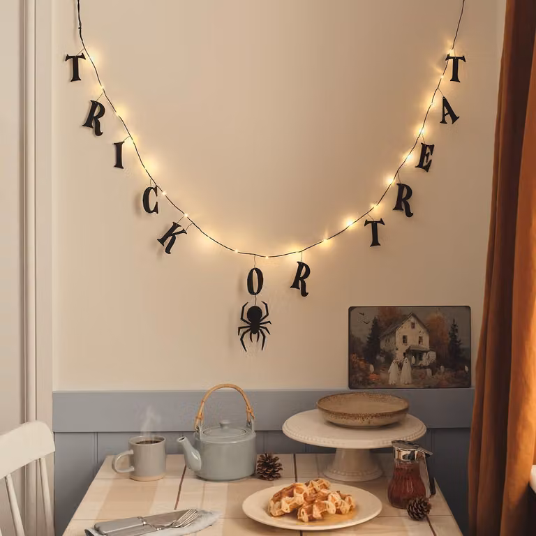 Catena luminosa a tema Halloween, con 20 LED bianco caldo, lunghezza 1,60 metri