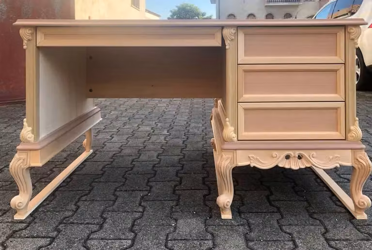 Scrivania classica in legno grezzo con 4 cassetti Mobili 2G L: 141 cm, P: 89 cm, H: 77 cm
