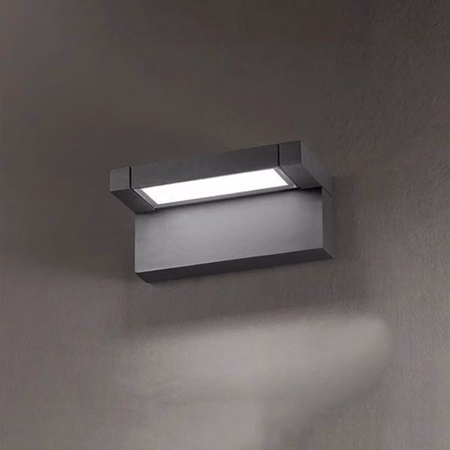 Applique da esterno moderna Perenz in alluminio con LED da 36W CCT e protezione IP65 per giardino e parete
