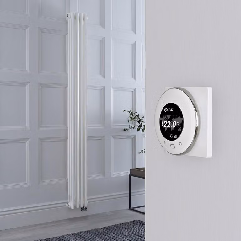 Radiatore Elettrico di Design Verticale Triplo Tradizionale Regent Bianco con Termostato Wifi e Integrazione Smart Home H: 180 cm, L: 20 cm, P: 20 cm