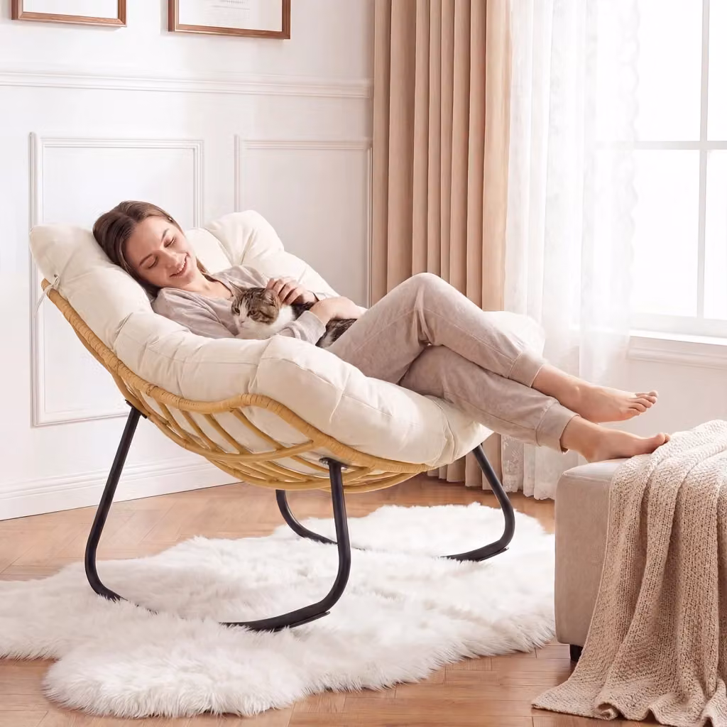 Sedia a dondolo in rattan con struttura in metallo bianco e cuscino rimovibile per interno ed esterno in stile boho – 2