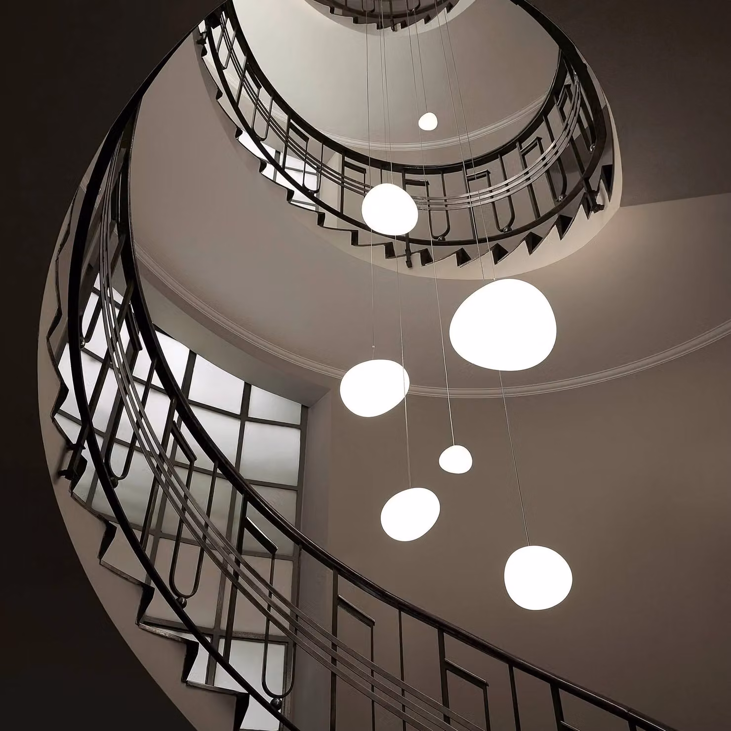 Foscarini Lampada a sospensione Gregg piccola, dimmerabile, Bianco / Opale, Soggiorno / Sala da pranzo, Vetro, Design, Lampada a sospensione