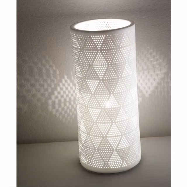 Lampada da tavolo Fabas Micol in ceramica bianca con design moderno a cilindro