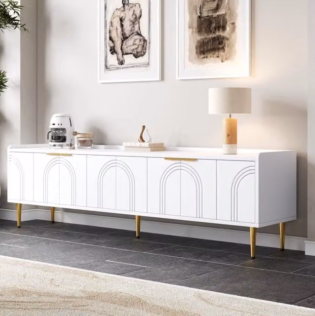 Mobile TV moderno MODFU bianco con ante scolpite e dettagli in metallo oro L: 170 cm, P: 35 cm, H: 47,5 cm