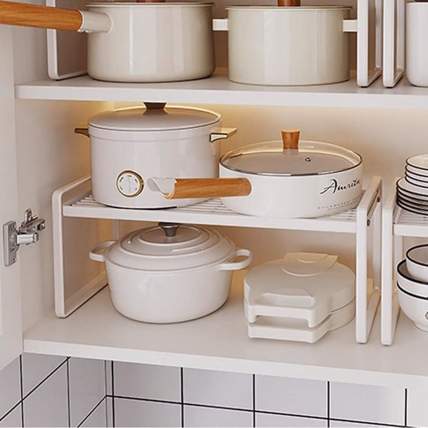 Organizzatore di scaffali in metallo per l'armadio della cucina, antiscivolo