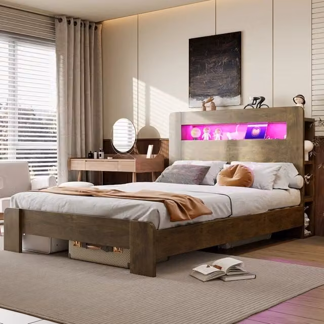 Letto matrimoniale 140 × 200 cm con LED, prese integrate e mensole in testiera, senza materasso, effetto legno vintage