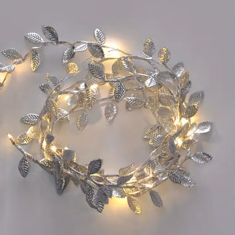 Catena luminosa a LED, 10 metri, 100 LED, foglie dorate e argentate, luce bianco caldo