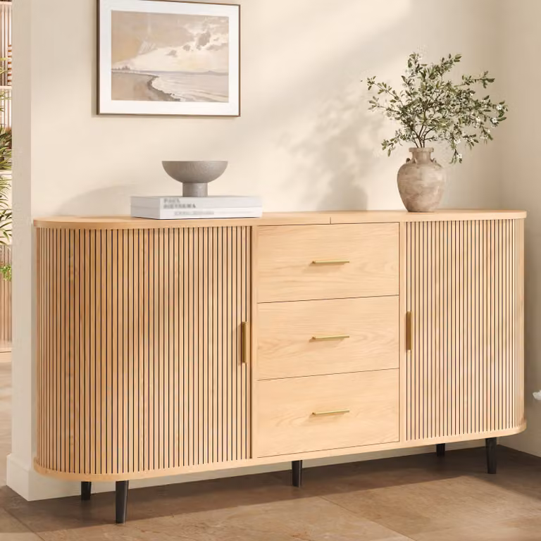 Mobile contenitore Merax con 3 cassetti e ante scorrevoli, realizzato in MDF con motivo a listelli, mobiletto per il soggiorno con maniglie in metallo e gambe in tubi di ferro, finitura naturale