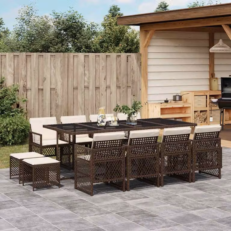 Set da Pranzo da Giardino vidaXL in Polyrattan Marrone con Cuscini Bianchi e Tavolo in Vetro, 13 Pezzi