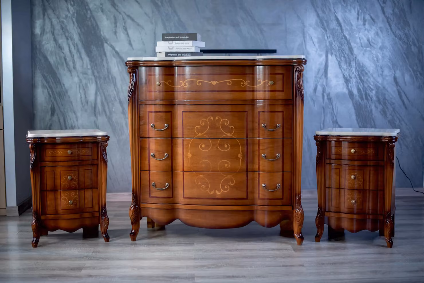 Set di 2 comodini barocchi Mobili 2G in legno di pioppo color noce con piano in marmo – 2