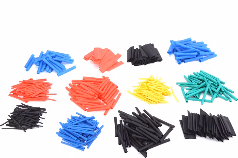 Set da 560 pezzi composto da guaine termorestringenti colorate per isolamento e restringimento