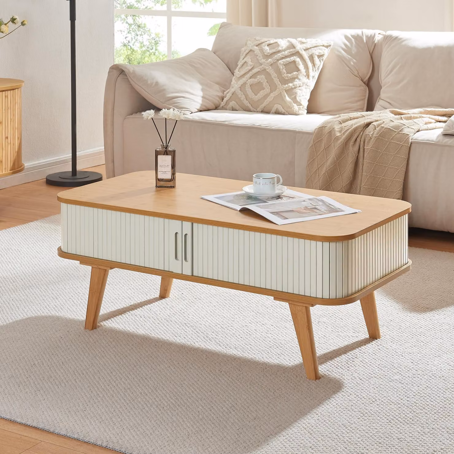 Tavolino 'Tysvær' con 2 ante scorrevoli 100 x 50 x 40 cm bambù / bianco panna