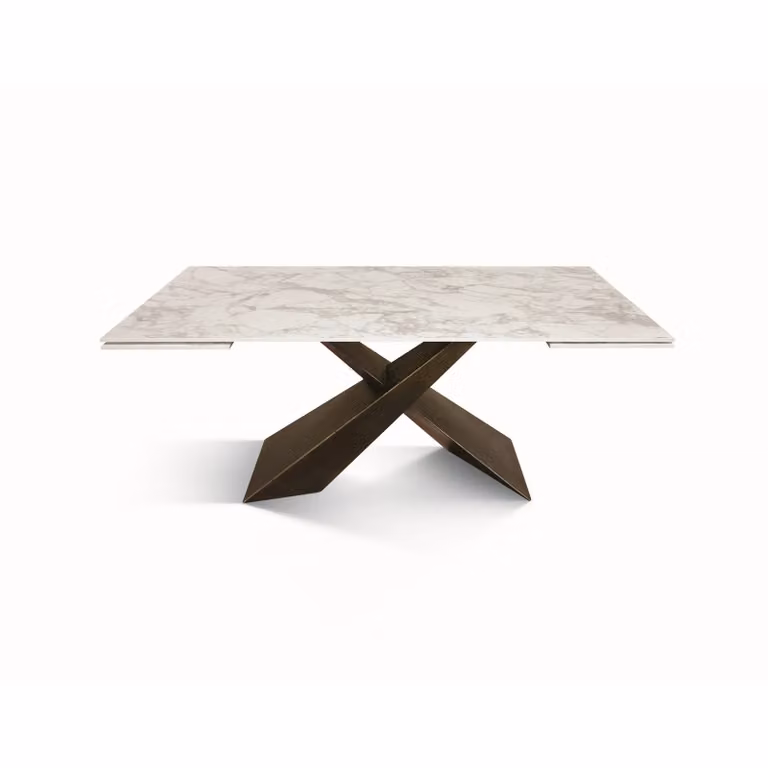 Tavolo FIGARI in vetroceramica bianco arabesco con gambe a X in metallo bronzo, allungabile 180×90 cm – 260×90 cm