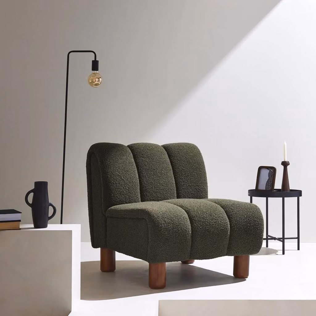 Poltrona relax Sweeek in tessuto bouclé con gambe in legno, modello tub con braccioli, beige e verde – 2