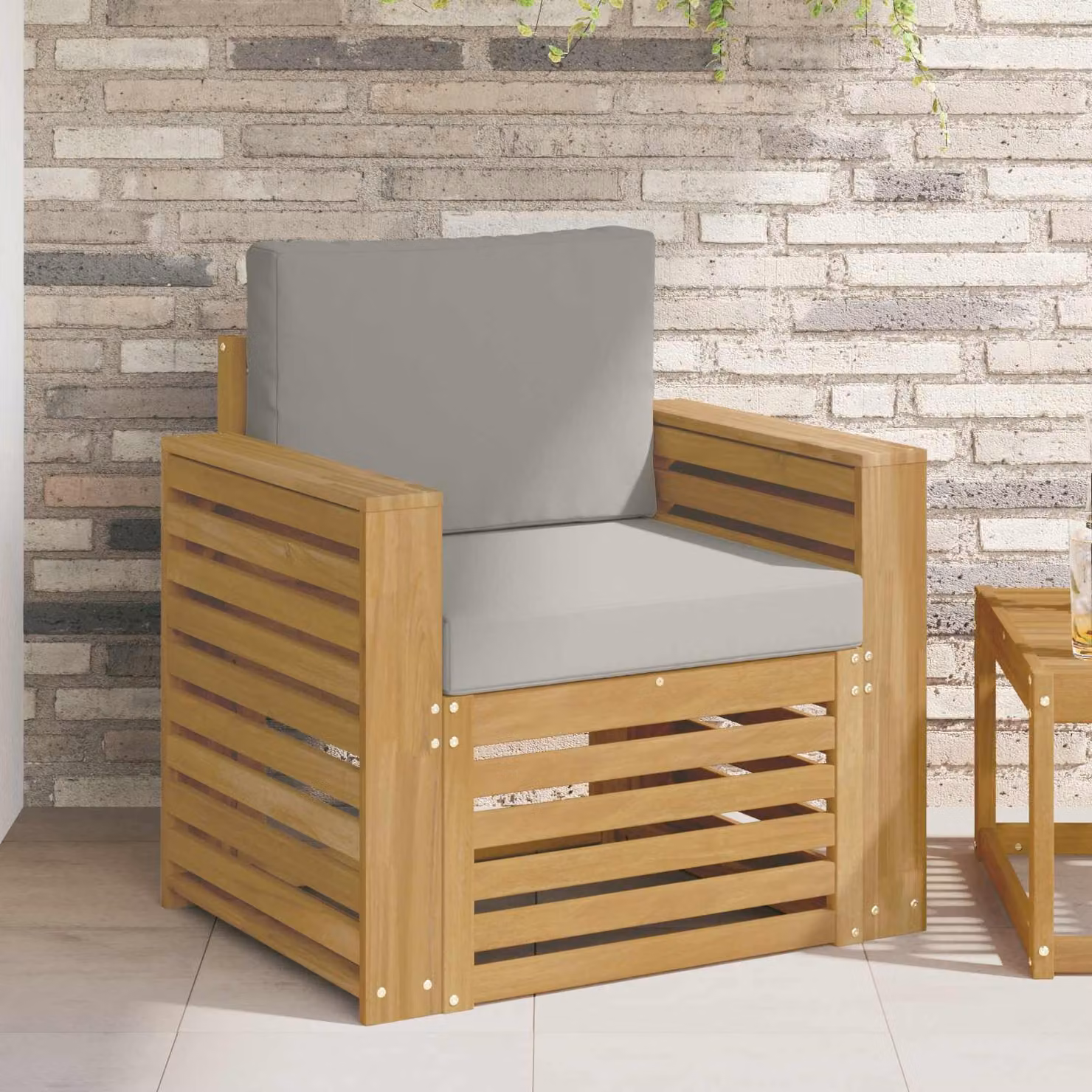 Set di divani da esterno moderno vidaXL in legno di acacia con cuscini bianchi e grigi e tessuto resistente ai raggi UV
