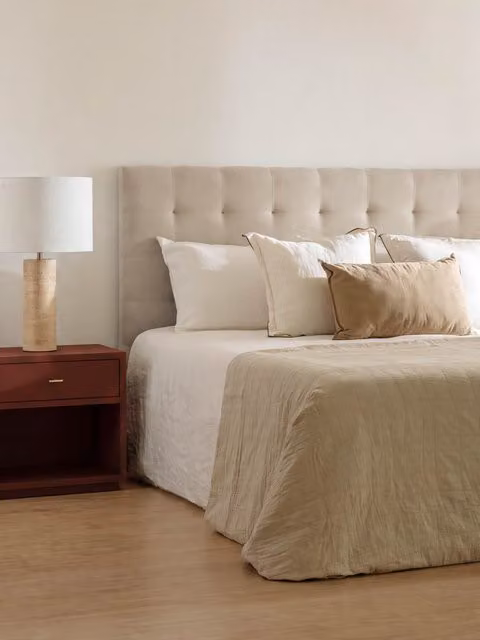 Testiera imbottita Kenay Home beige per camera da letto adulta