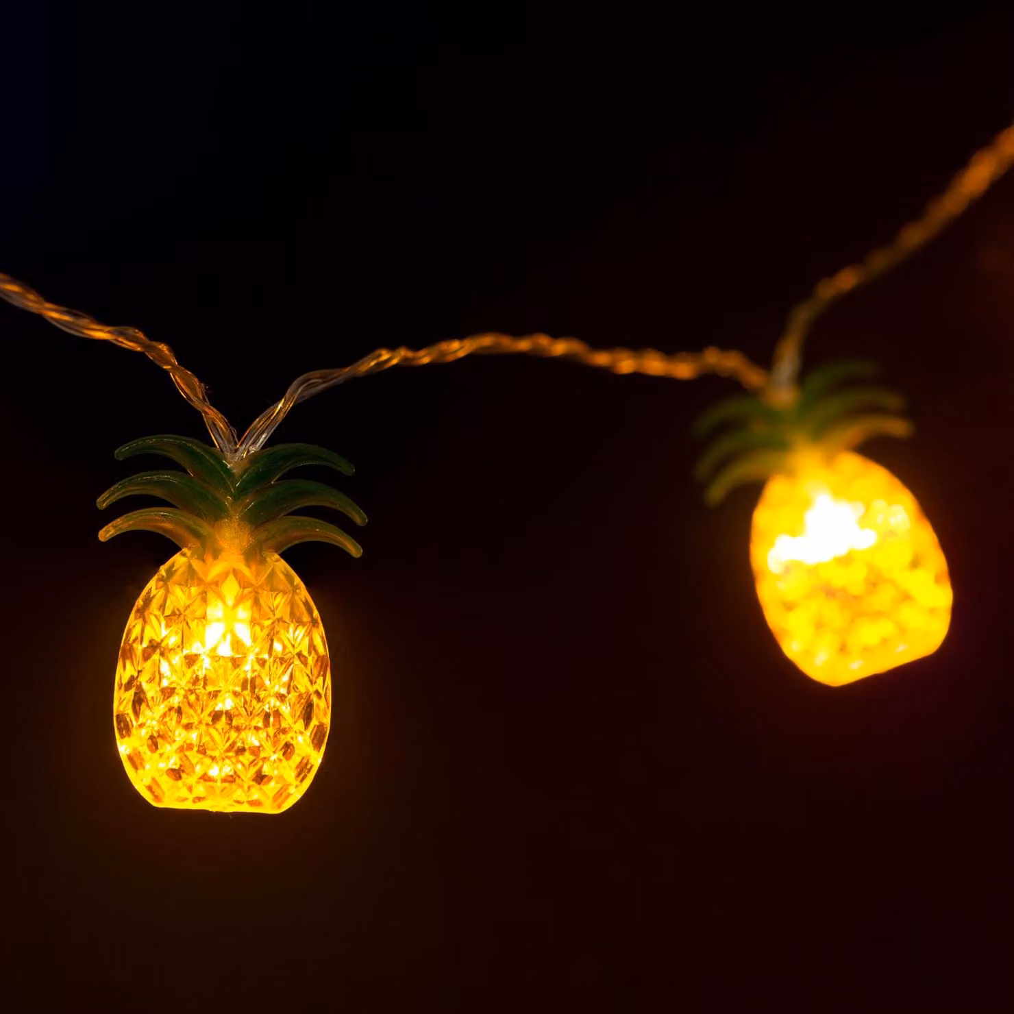 Catena luminosa a LED - forma: ananas - lunghezza: 1,65 metri - 10 LED - luce bianca calda - alimentazione: 2 batterie AA