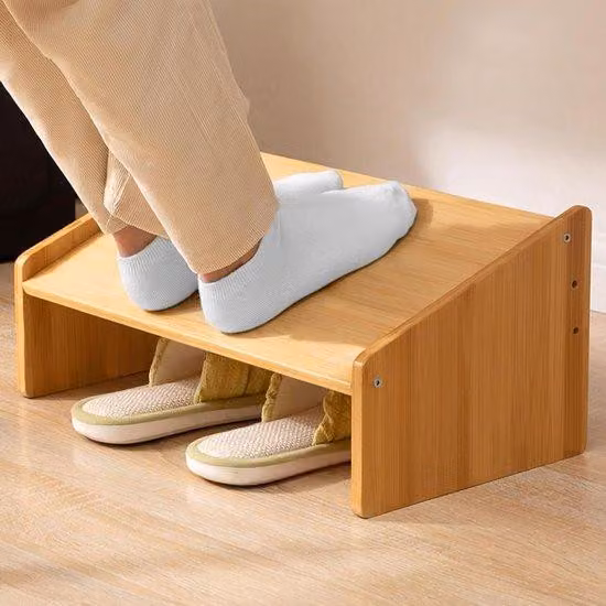 Poggiapiedi ergonomico in legno per scrivania - 3 posizioni di regolazione in altezza - rimovibile - marrone - compatto
