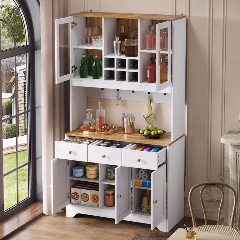 Credenza STILVORA con piano di lavoro e ampi vani portaoggetti, mobile buffet con 2 ante in vetro, mobile alto con cerniere soft-clamp, finitura bianco + venatura del legno