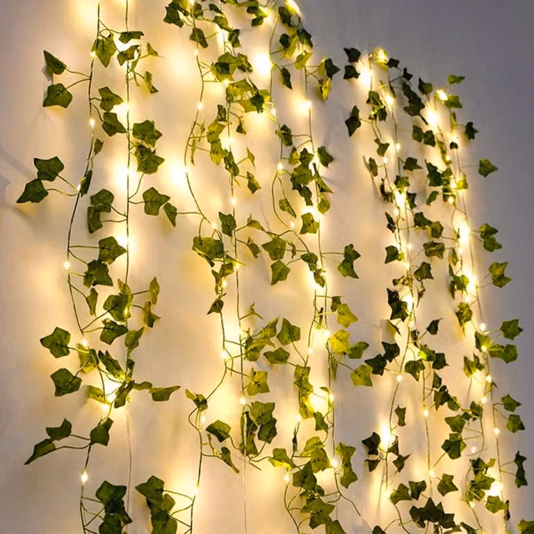 Catena luminosa con foglie artificiali - 10 metri con 100 LED - per uso interno