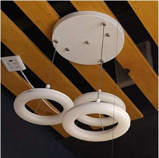 Lampadario a sospensione Trade Shop con 3 anelli LED in poliuretano bianco moderno