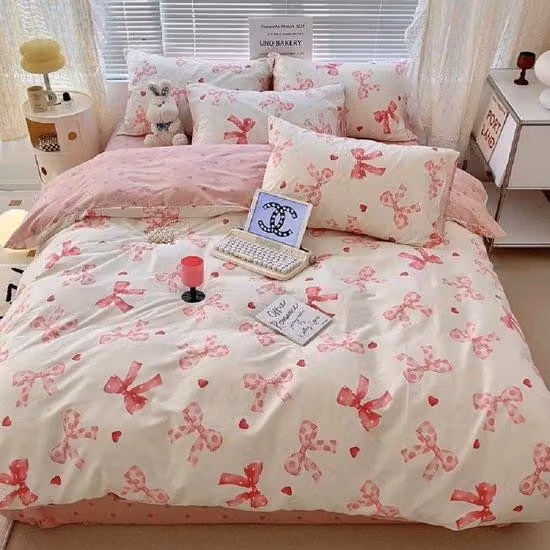 Set di lenzuola per bambine Ibbenzoa®, reversibile, in microfibra, dimensioni 135 x 200 cm con federa 80 x 80 cm, motivo rosa con fiocchi e cuori, chiusura a zip nascosta, 4 angoli con laccetti