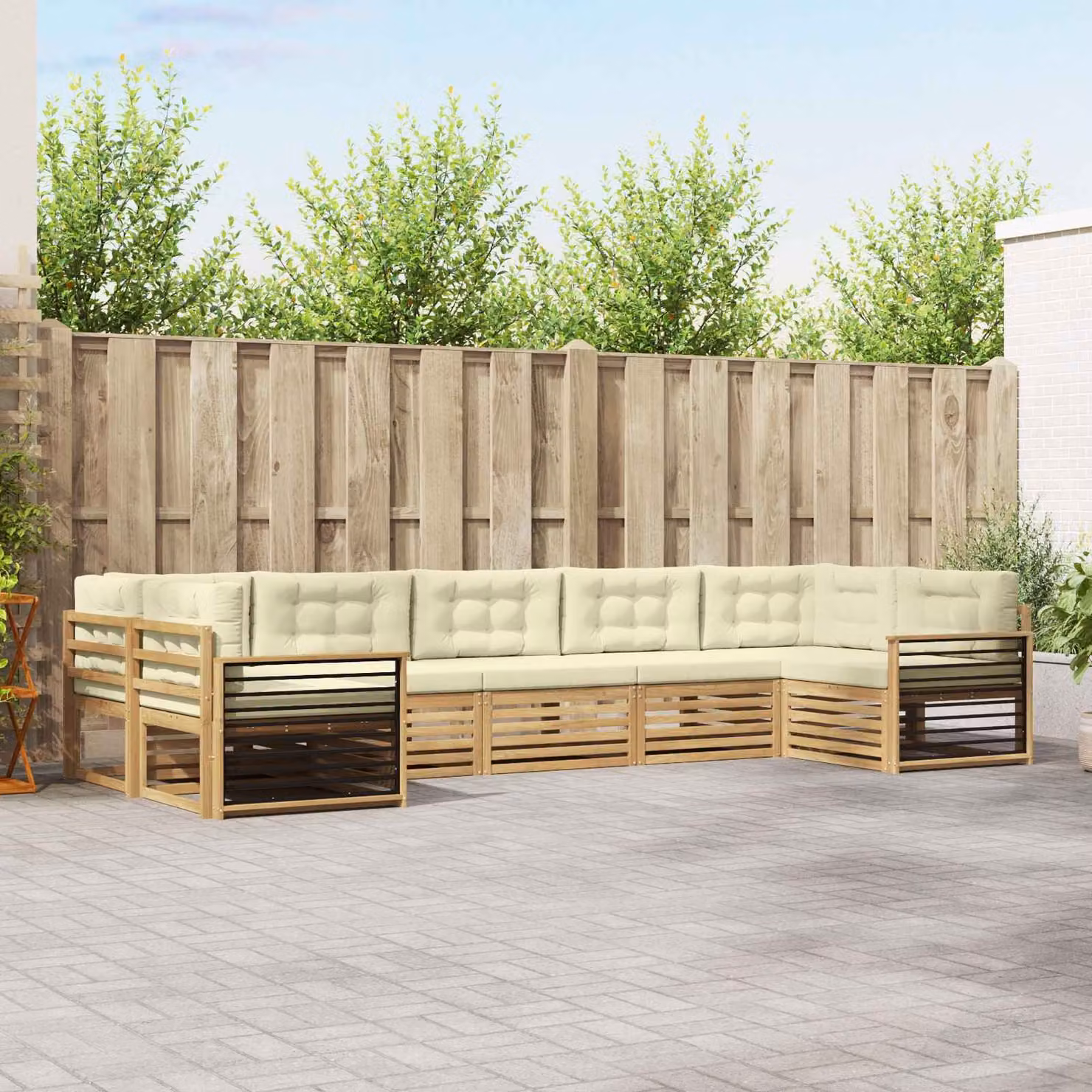 Set di divani da esterno vidaXL a forma di L composto da 7 pezzi in legno di acacia con cuscini bianchi e beige