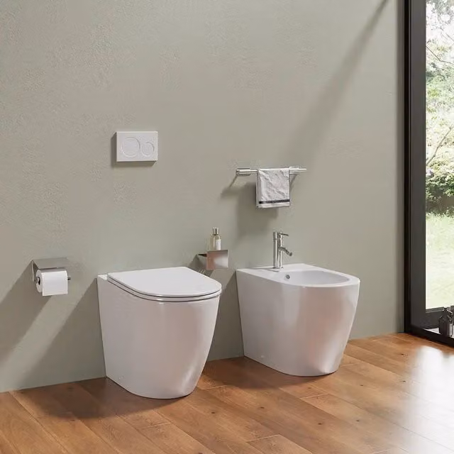 Sanitari filomuro in ceramica bianco lucido vaso rimless con copriwc soft-close e bidet | Europa