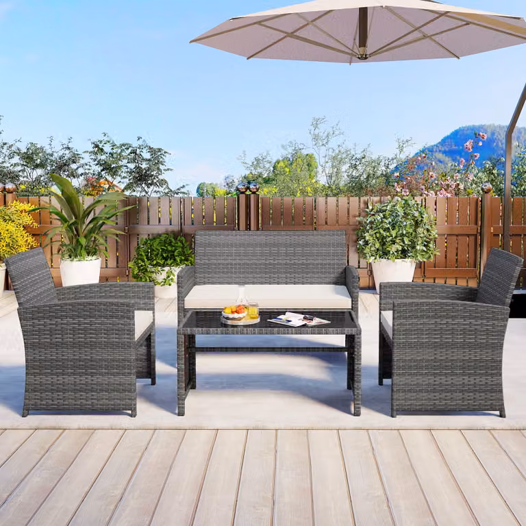 Set conversazione da esterno Outsunny in rattan bianco con cuscini e tavolino in vetro temperato per giardino, terrazzo o balcone