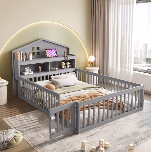 Letto a forma di casa ULEVR 140x200 cm con protezioni, porta, mensole e lavagna, grigio