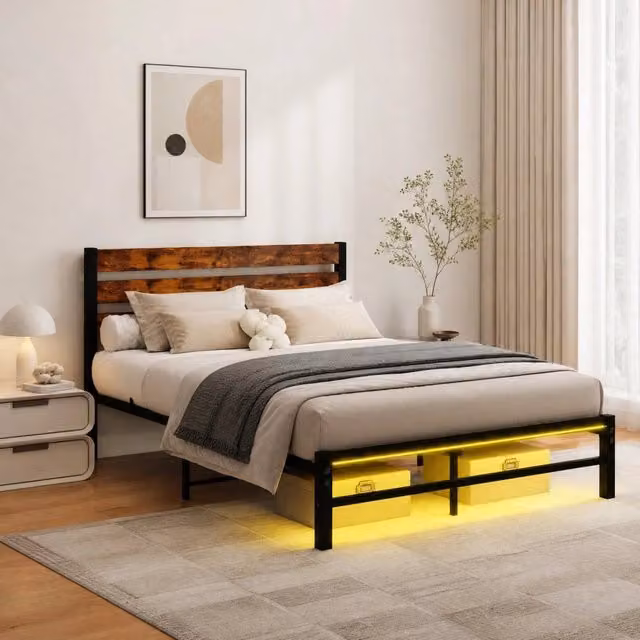 Letto matrimoniale 140x200 cm marrone antico con LED e USB, struttura in metallo