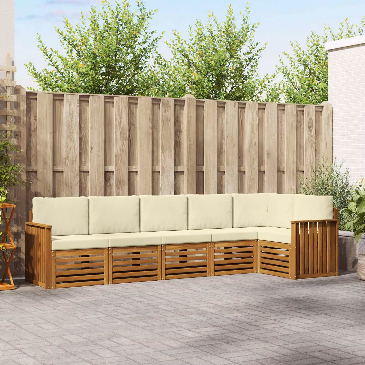 Set di divani da esterno vidaXL 6 pz a forma di L in legno di acacia con cuscini beige e bianco