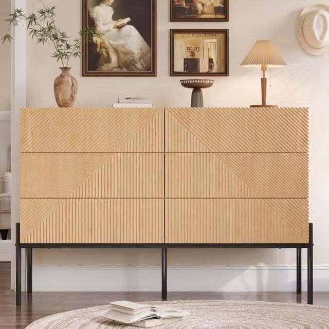 Cassettiera Mivray con sei cassetti in MDF naturale beige e gambe in metallo nero con texture geometrica 3D L: 115.5 cm, P: 38 cm, H: 75 cm – 1