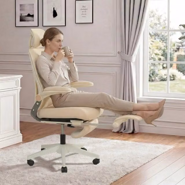 Sedia da ufficio ergonomica pieghevole Minimal beige con struttura in metallo e braccioli