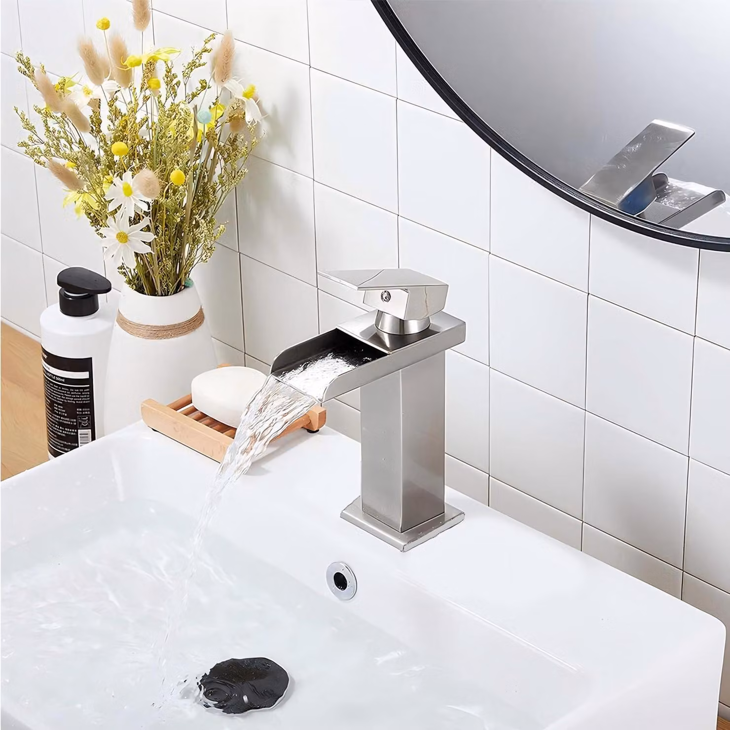 Miscelatore monocomando per lavabo a cascata, in acciaio inossidabile e ottone, a risparmio idrico