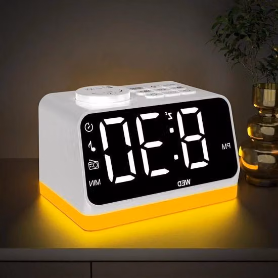 Sveglia digitale con doppia allarme, radio FM, luce notturna RGB e 2 porte USB per ricarica, colore bianco