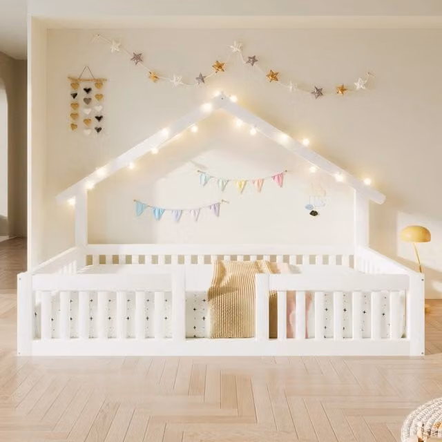Letto casetta per bambini 90x200 cm in MDF e pino, con sponde di sicurezza e luci LED, bianco