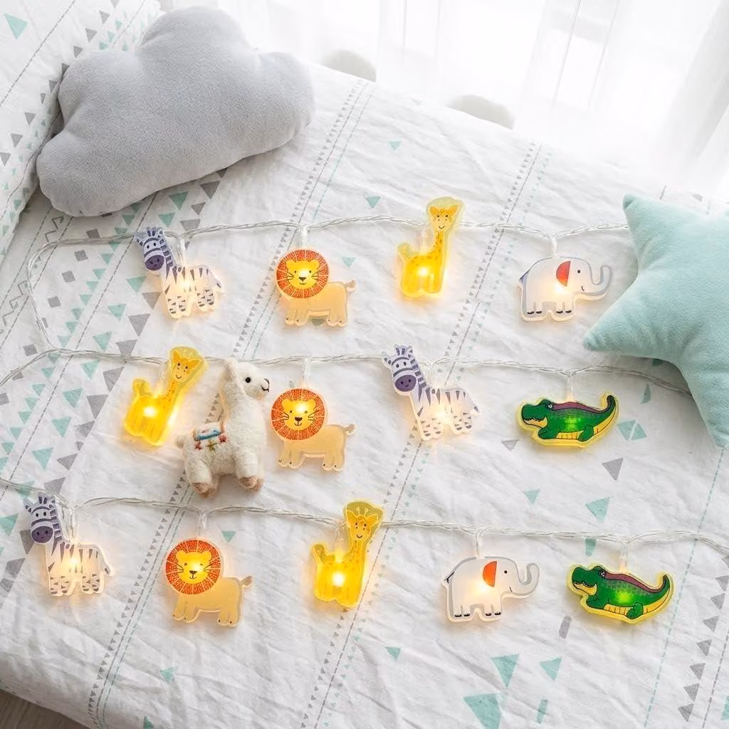 Catena luminosa con 10 LED bianco caldo, lunghezza 1,5 metri, decorata con animali della savana, alimentata a batteria