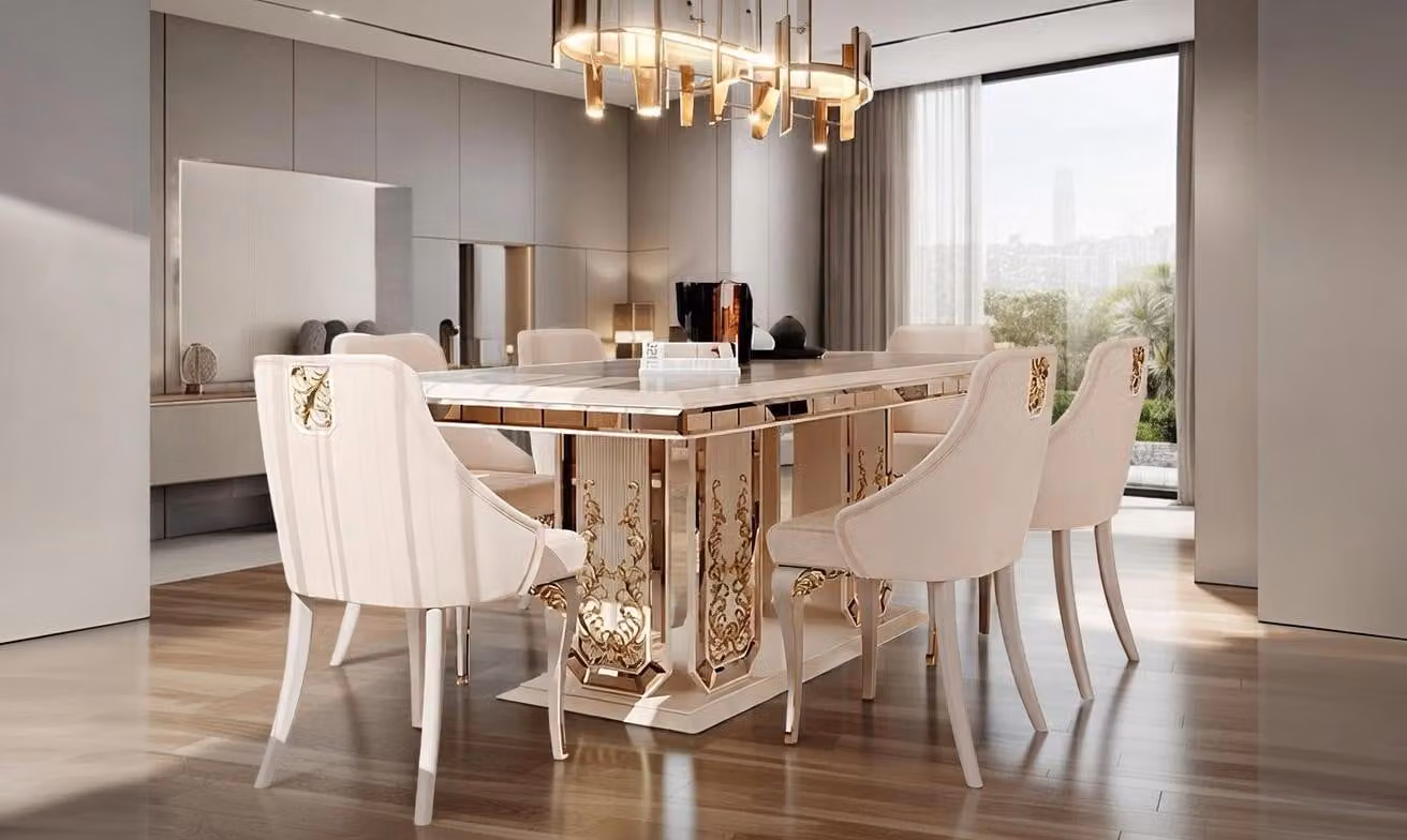 Set da pranzo moderno in beige con dettagli dorati