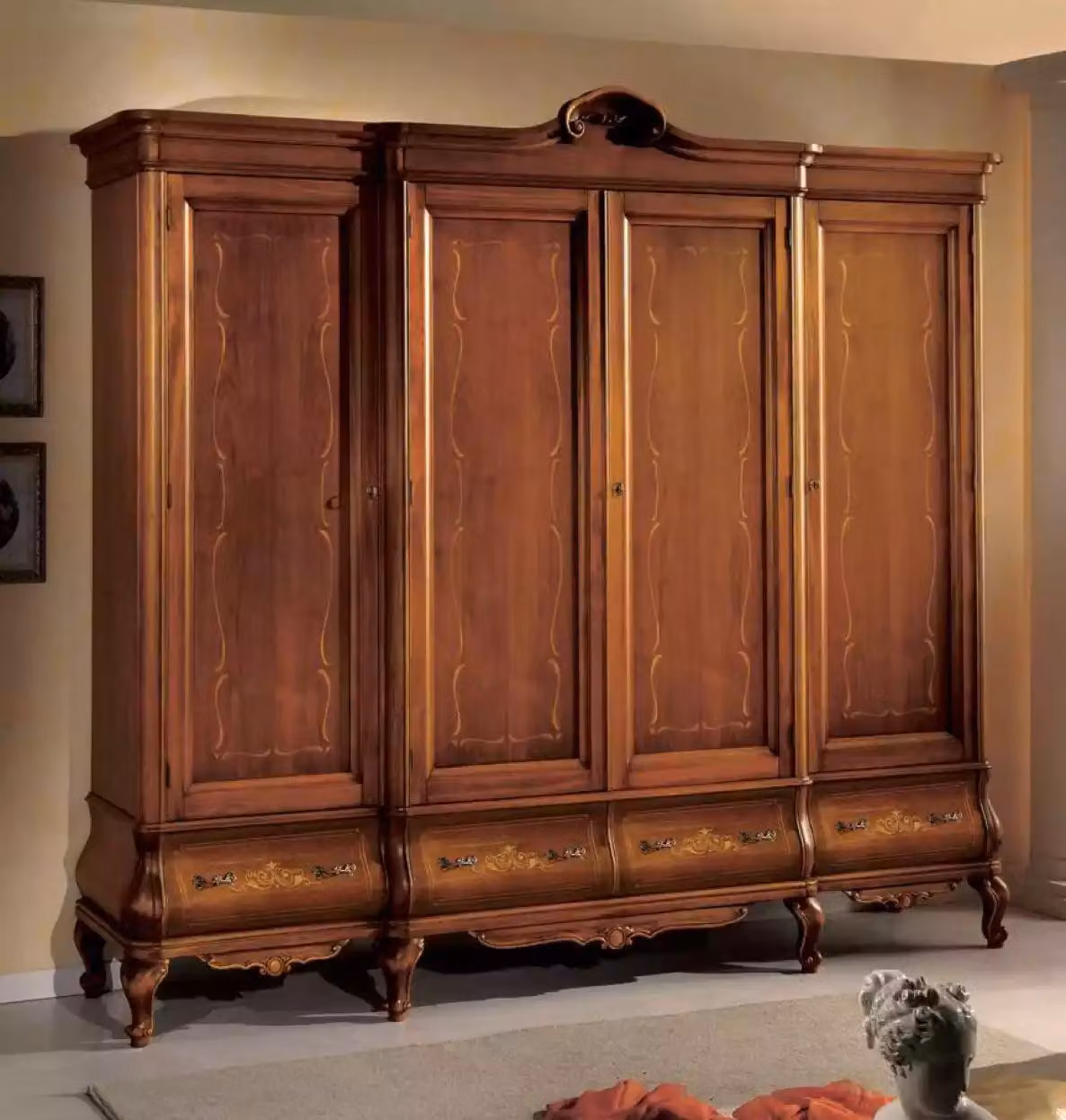 Viertüriger Brauner Kleiderschrank Klassische Schlafzimmer Möbel Holz