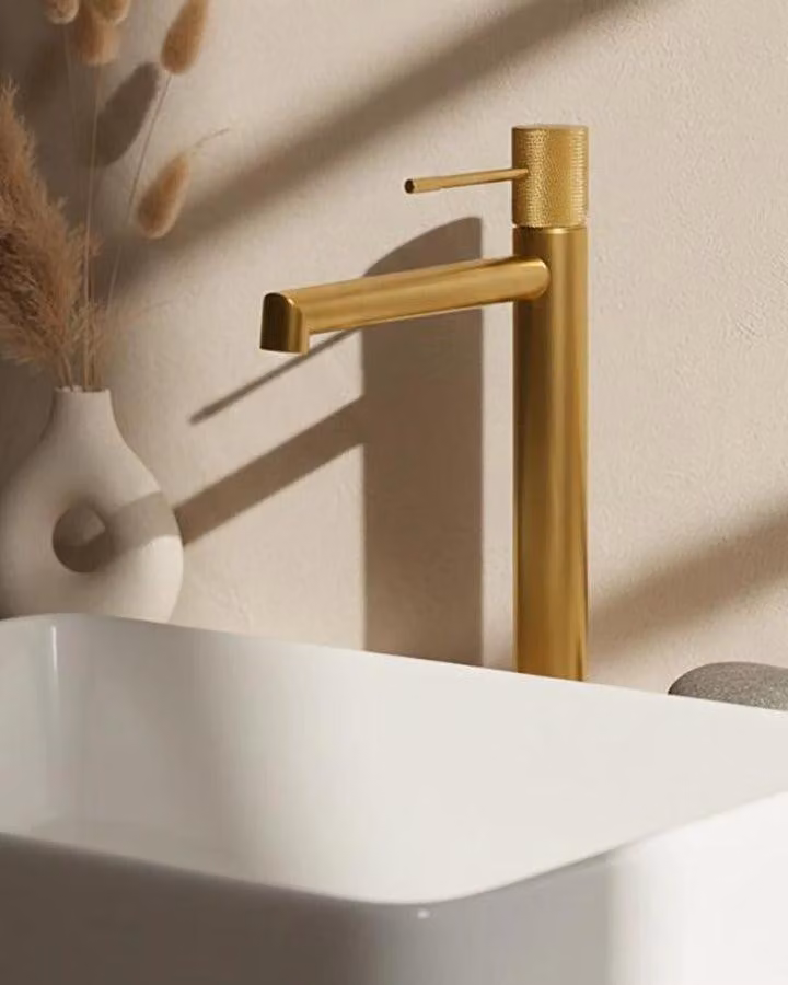 Rubinetto alto per lavabo senza scarico in ottone oro spazzolato Melin