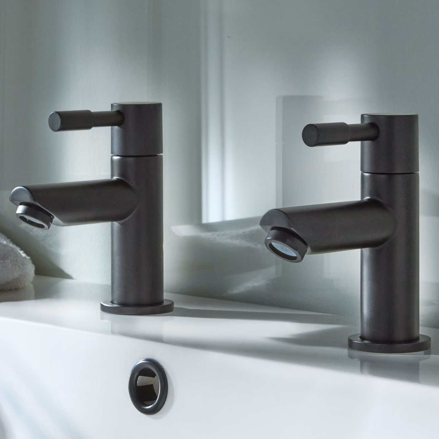 Coppia di Rubinetti Moderni per Lavabo - Neri - Nox