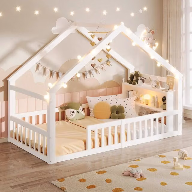 Letto casetta per bambini 90x190 cm in legno di pino; bianco; con sponde e scaffali