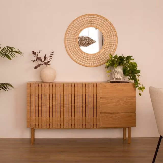 Credenza Haiku Banak in legno di quercia marrone stile scandinavo con finitura opaca