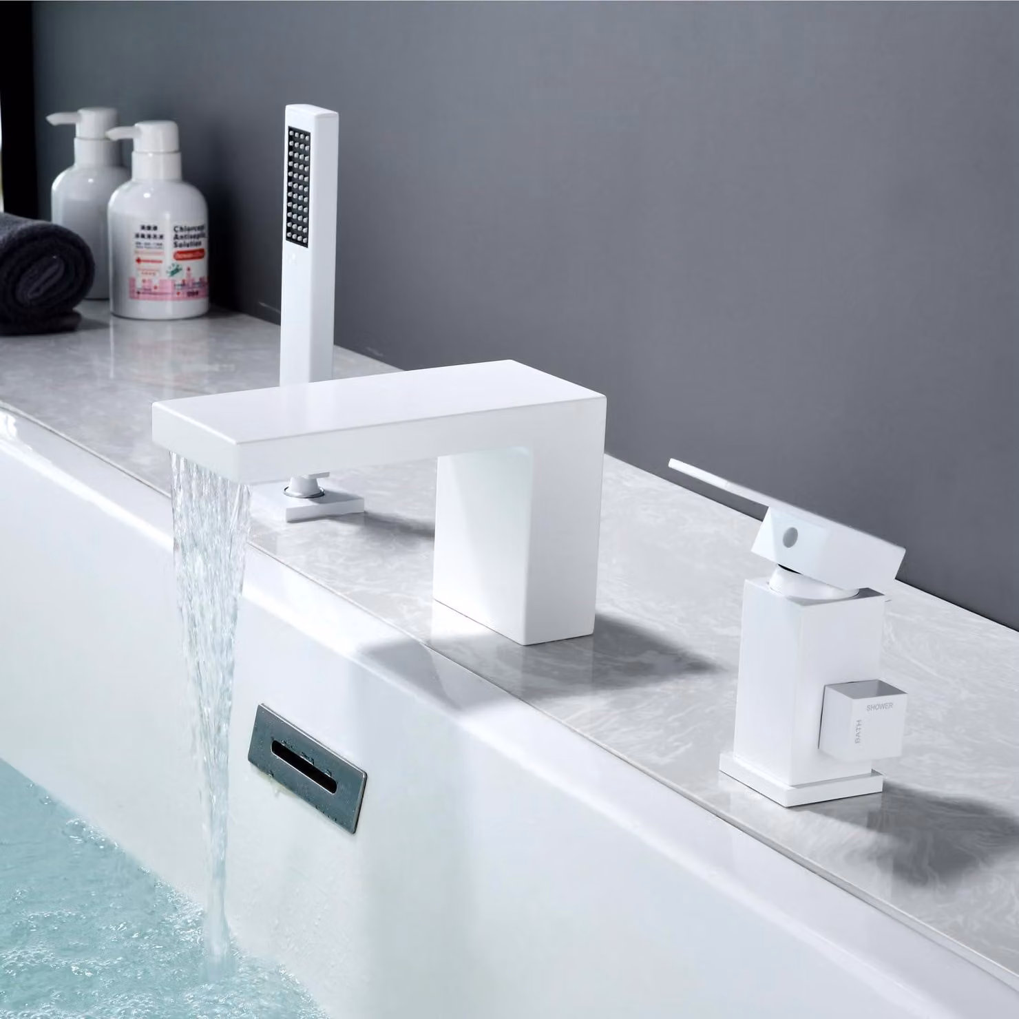 Miscelatore per lavabo a 3 fori, modello cascata, con doccetta a mano, in ottone, colore bianco