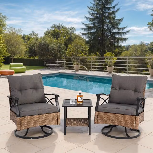 Set da esterno 3 pezzi con 2 sedie a dondolo girevoli a 360° e tavolino; in acciaio e rattan; marrone grigio