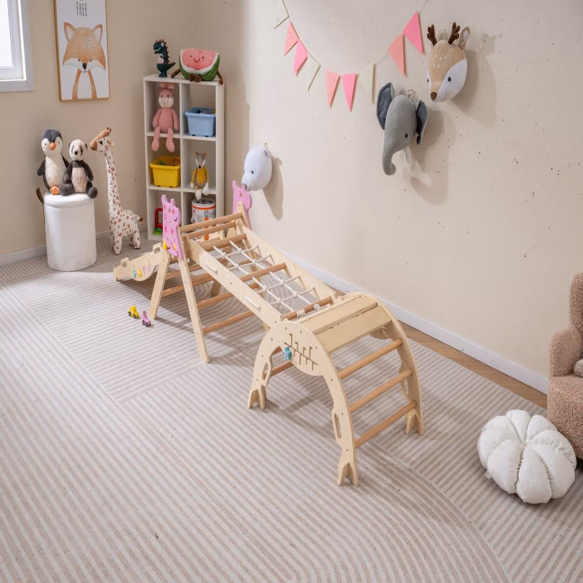 Set triangolo arrampicata pieghevole Costway con tunnel e altalena in legno beige per bambini