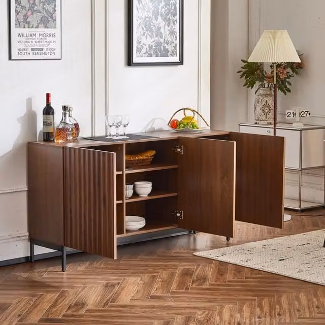 Madia MIVRAY moderna con frontali ondulati e ripiani regolabili in MDF e legno, colore marrone, L 150 x P 40 x H 80 cm