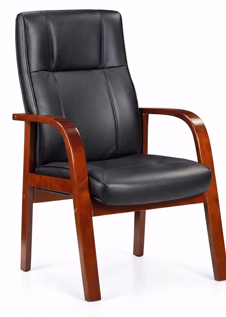 Sedia da conferenza con rivestimento in pelle nera e struttura in legno marrone scuro