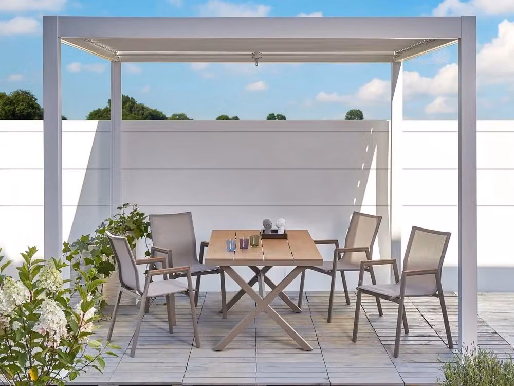 Set da pranzo da giardino Beliani con tavolo rettangolare in alluminio taupe e piano in legno plastico e 4 sedie color beige e marrone – 2